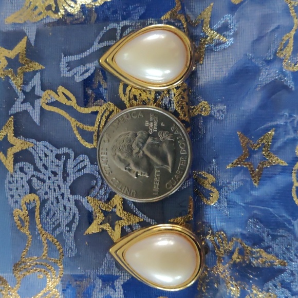 18K Gold Plating Tear Drop Pearl Earrings. - Picture 5 of 6